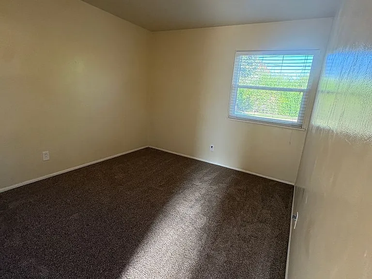 909 Hampton Rd — Photo 9