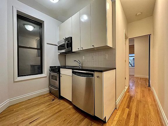 5th image of 138 W 133rd St #3B