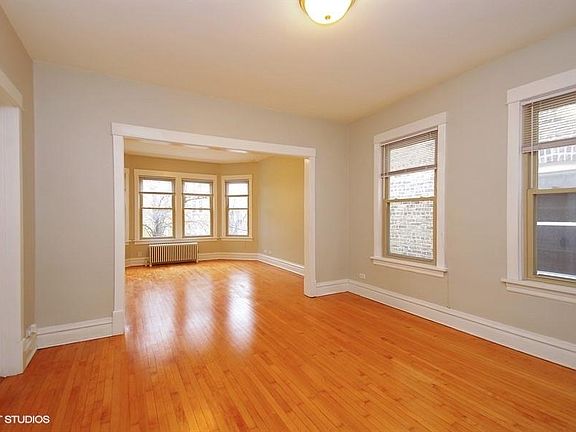 2nd image of 2419 W Leland Ave #2