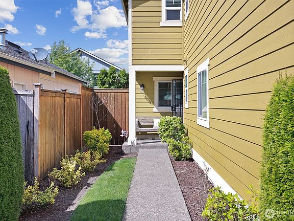 2nd image of 1602 Cottondale Lane SE
