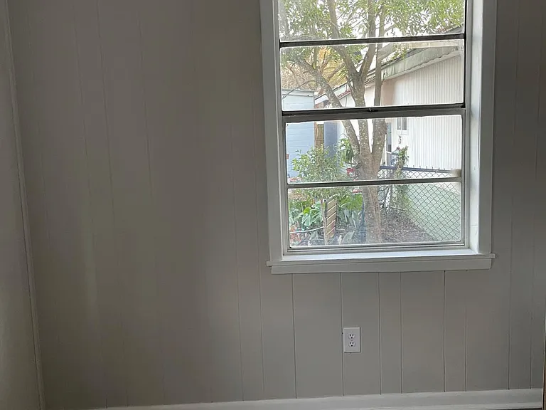 612 W Buena Vista Ave #1 — Photo 4
