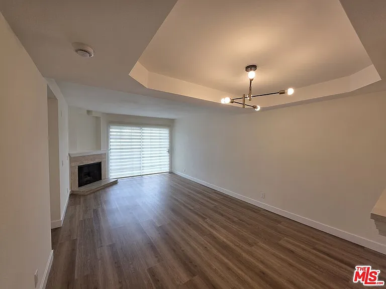 535 W 4th St #110 — Photo 38