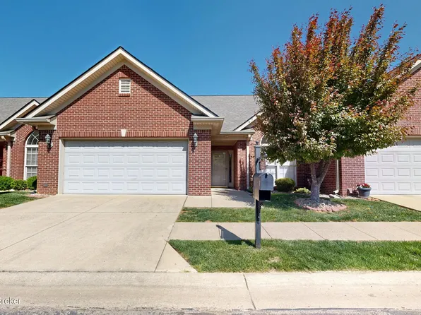 2122 Pickwick Dr, New Albany, IN 47150