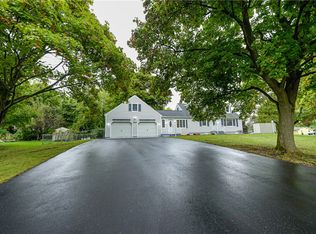 1133 Farnsworth Rd S, Rochester, NY 14623