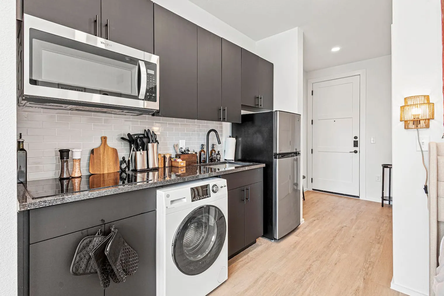 1 bed, 1.0 bath, 301 sqft, $2,585 — Photo 3