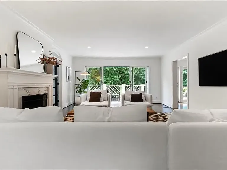 3825 Peachtree Dunwoody Rd NE — Photo 55