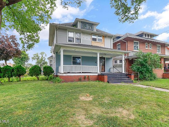 3rd image of 226 University Blvd