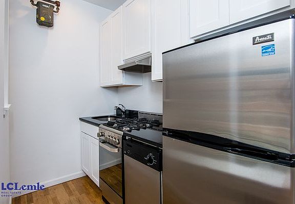 2nd image of 1324 Lexington Ave APT 19