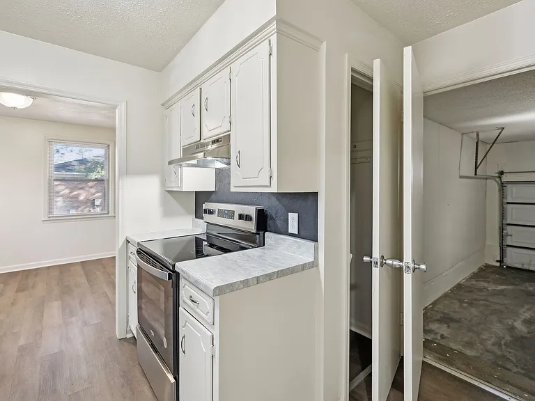 1421 Huntington Dr — Photo 10