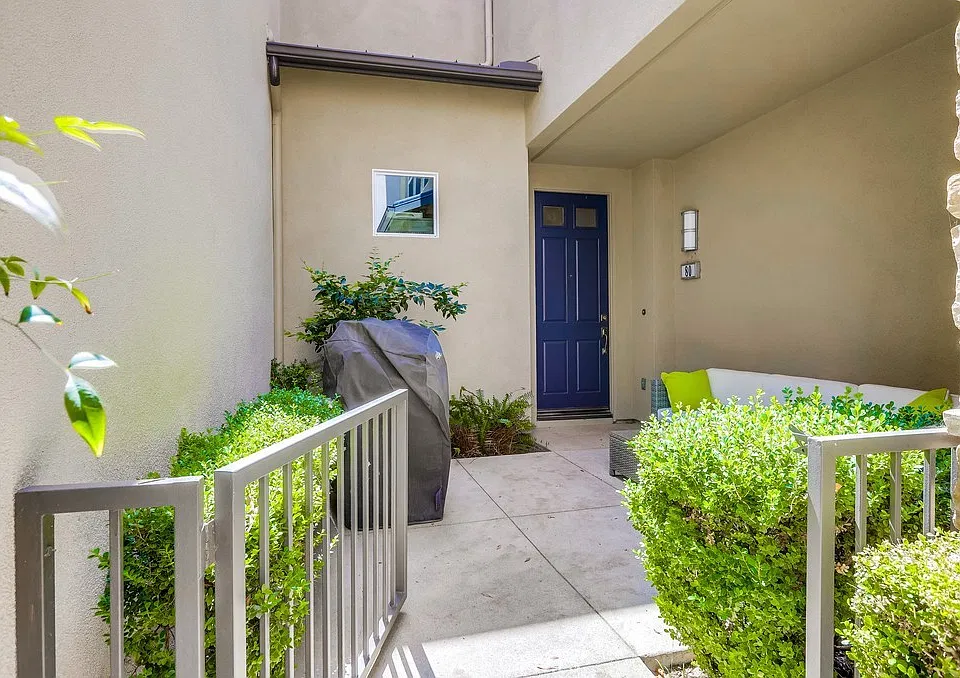 80 Meridian Dr