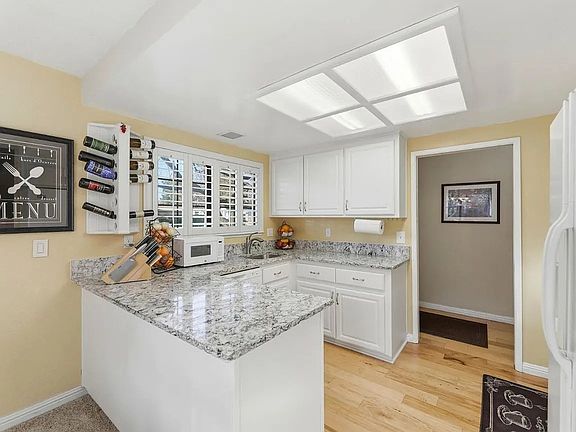 4th image of 18932 Sara Park Cir #72