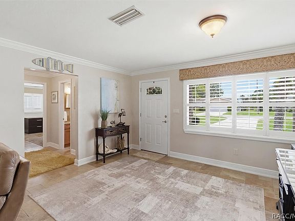 5th image of 1302 SE Paradise Ave