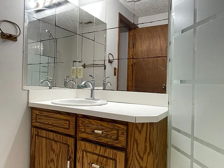 10909 Leavenworth St — Photo 33