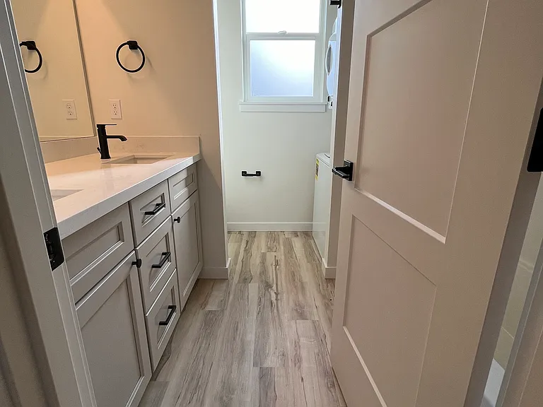 1614 S Ainsworth Ave #B — Photo 8