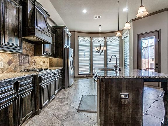 4th image of 7818 Glen Hollow Ln