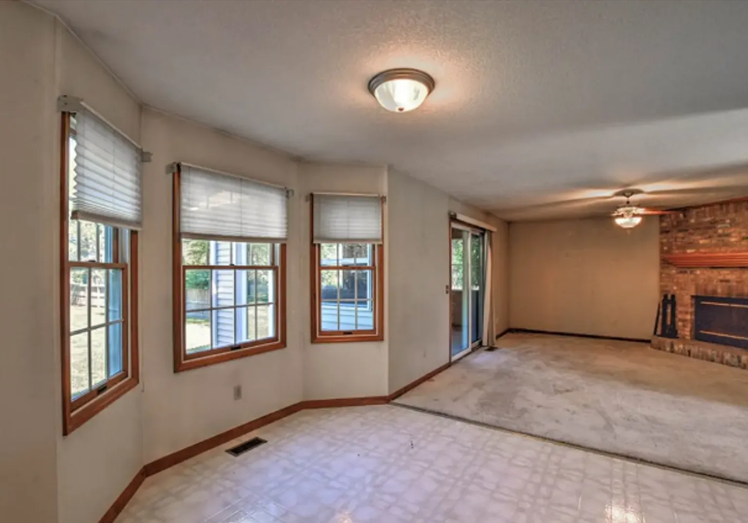 4 Bedroom, 3,5 Bath home in Maroa Forsyth School District! — Photo 3