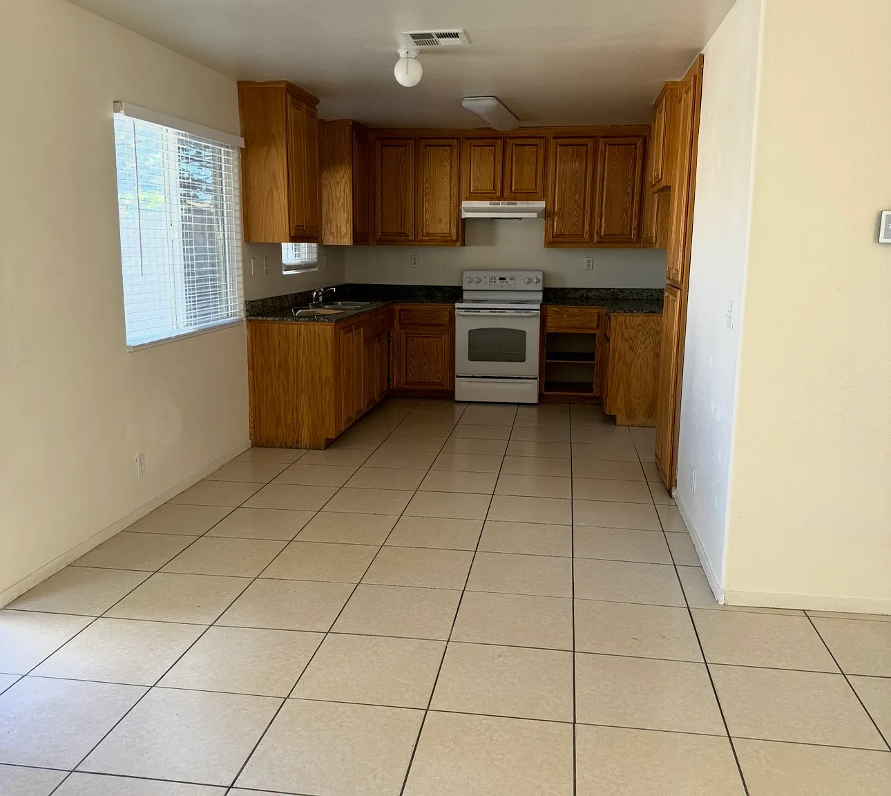 3 bed, 2.5 bath, 1270 sqft, $2,350 — Photo 4