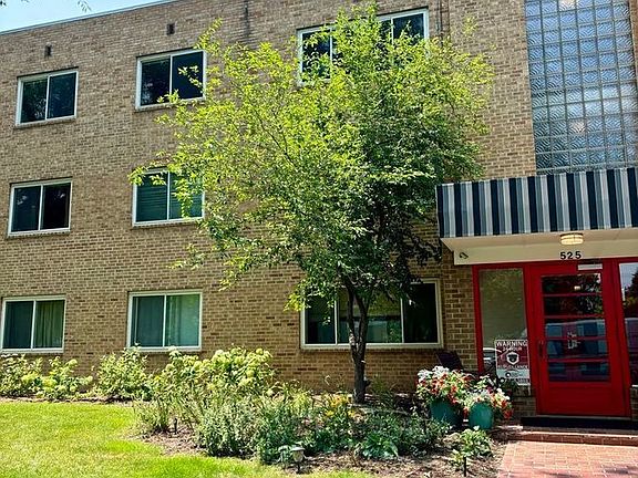 2nd image of 525 N Jackson St APT 301