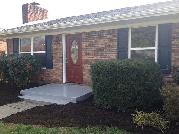 3rd image of 1220 Deneen Ln