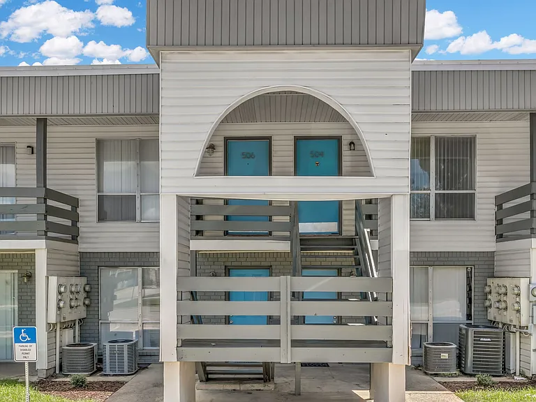 Willowbrook — Photo 10