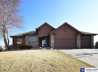 16808 Cady Cir, Omaha, NE 68116