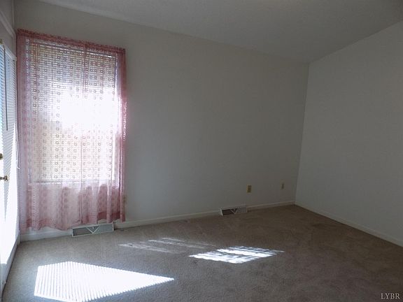 3rd image of 603 Royal Garden Ct