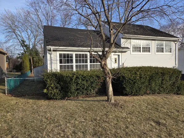 743 Skyline Dr, Barrington, IL 60010