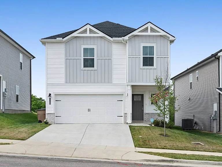 4260 Skyridge Dr — Photo 2