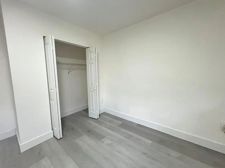 St George Apartments — Photo 89