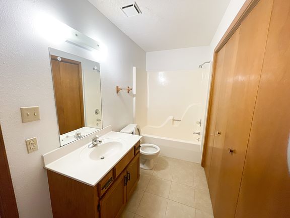 4th image of 1589 Belair Dr #14