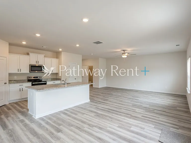 608 Mackenzie Cv — Photo 6