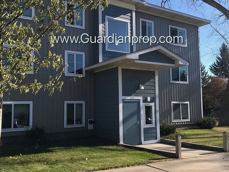 735 Tyler St NE #5 — Photo 2