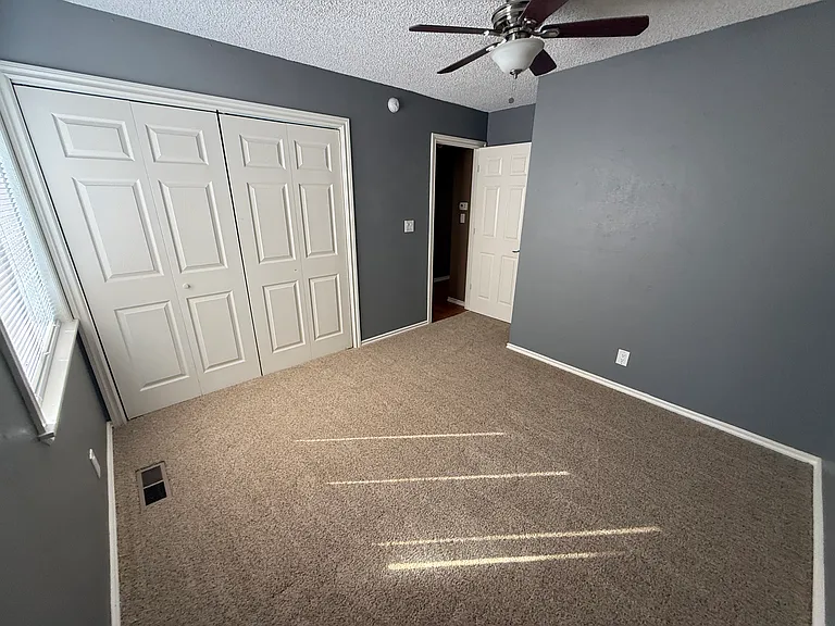 2703 W Texas St — Photo 18