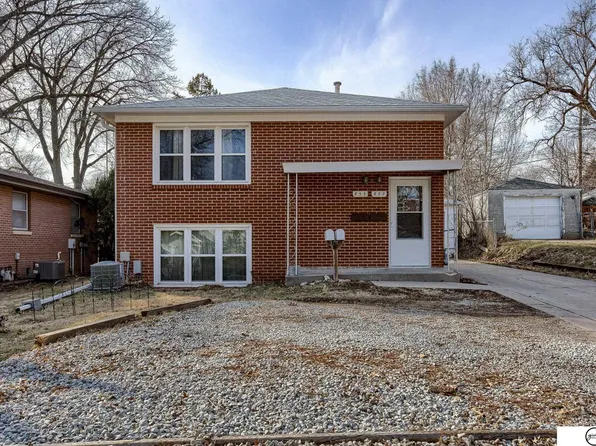 853-855 S 45th St, Lincoln, NE 68510