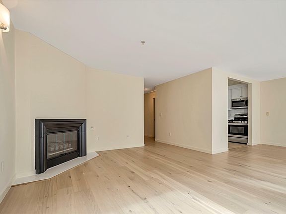 4th image of 1625 Pacific Ave APT 204