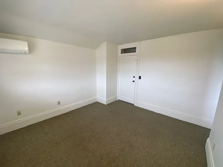 744 Pine Ave — Photo 10