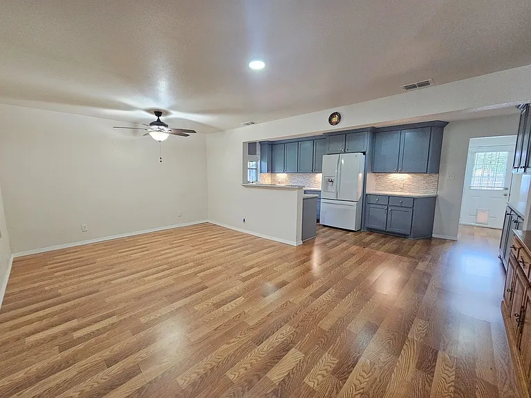 317 E Ebony St — Photo 4