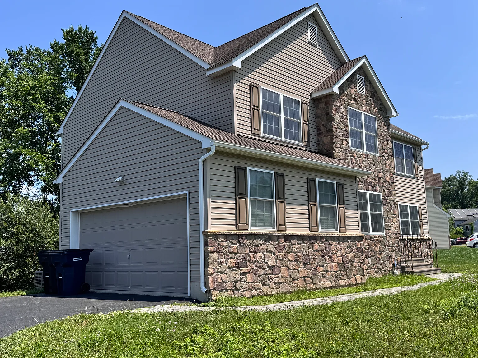 4 bed, 2344 sqft, $3,500 — Photo 3