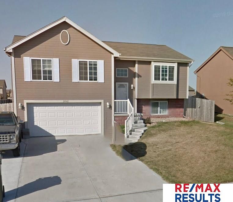 1st image of 20942 Oak St