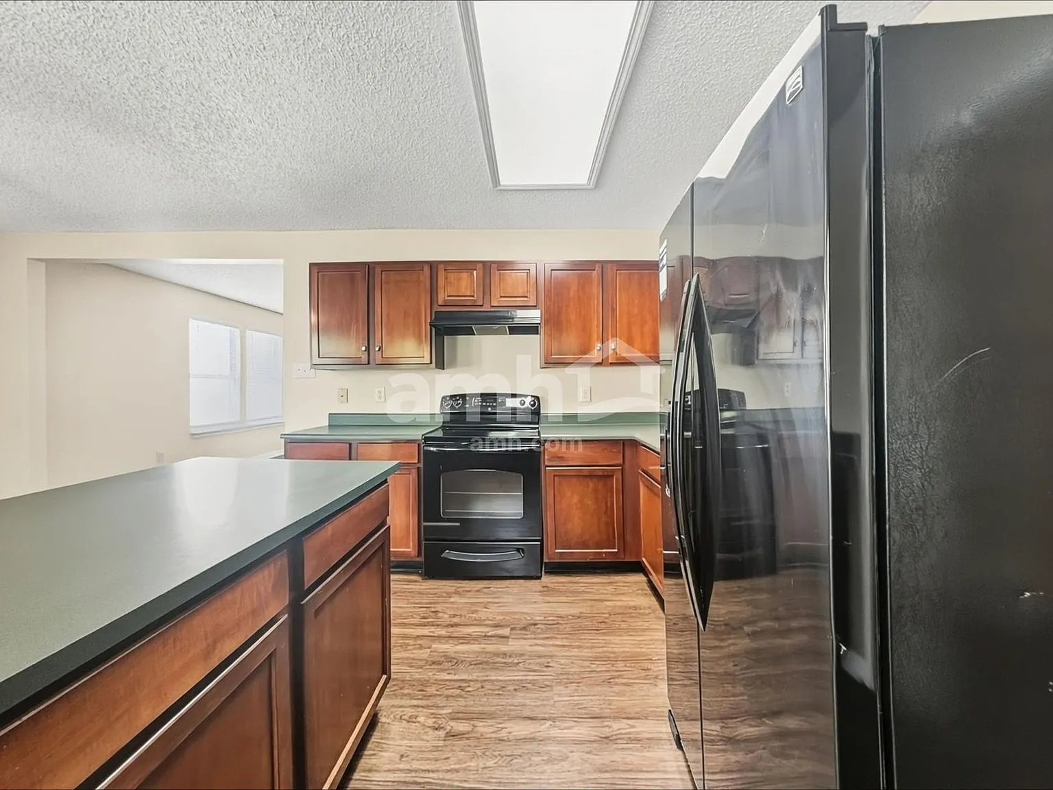 3 bed, 2.0 bath, 1861 sqft, $2,195 — Photo 4