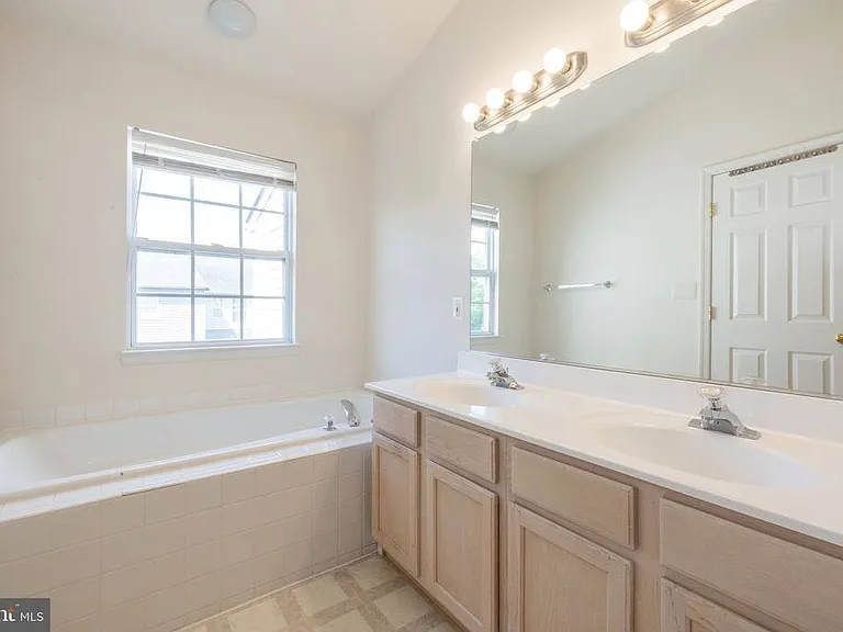 2456 Covered Wagon Ct — Photo 19