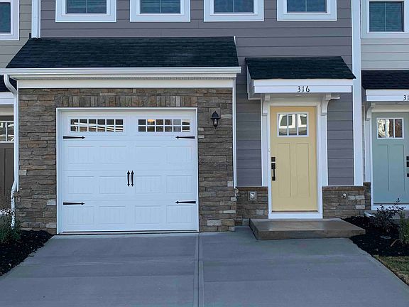 Front elevation/driveway