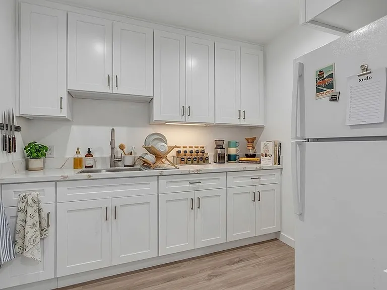 1827 N Van Ness Ave — Photo 8