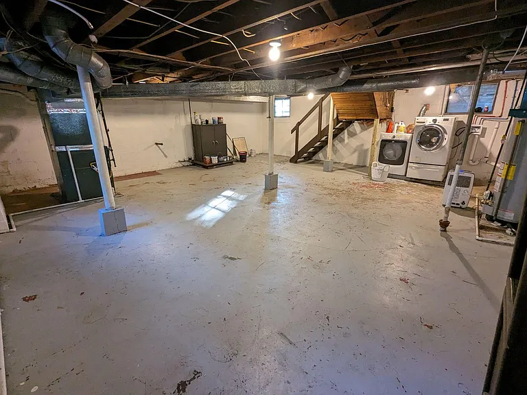 100 W North Broadway St — Photo 13