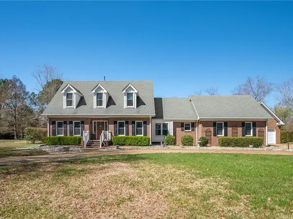 1104 Gatling Pointe Pkwy, Smithfield, VA 23430