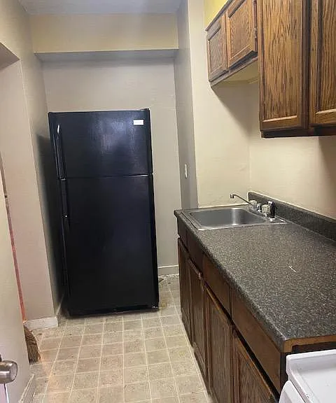819 E 42nd St #1W — Photo 5