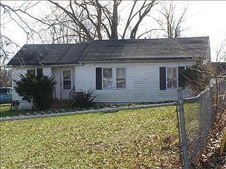 1st image of 121 Rose Ln