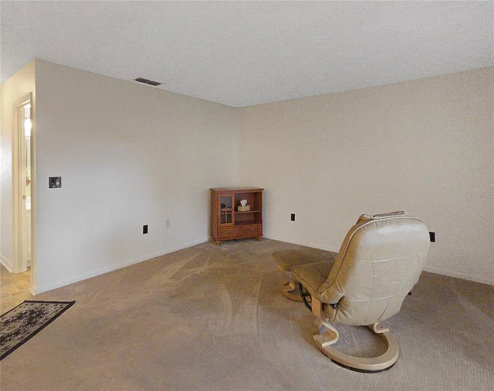 2 bed, 1.5 bath, 1031 sqft, $1,300 — Photo 4