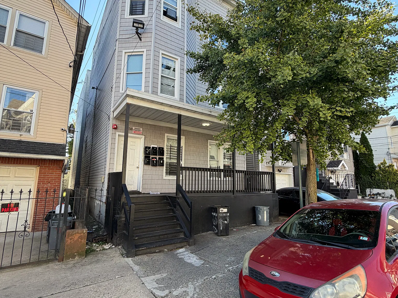 130 12th Ave — Photo 1