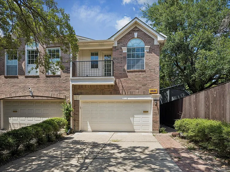 1212 W Alabama St — Photo 1